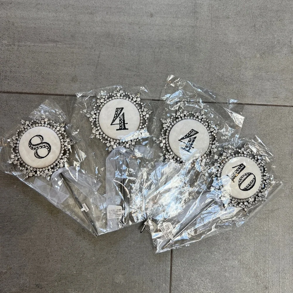 Cake toppers in sparkly Silver - Numbers available as shown! Price for each #. 🎉